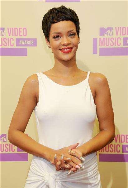 Nail Art indovina - bianco Rihanna