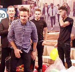 One Direction - 1D Day - gif - Liam Payne palloncini