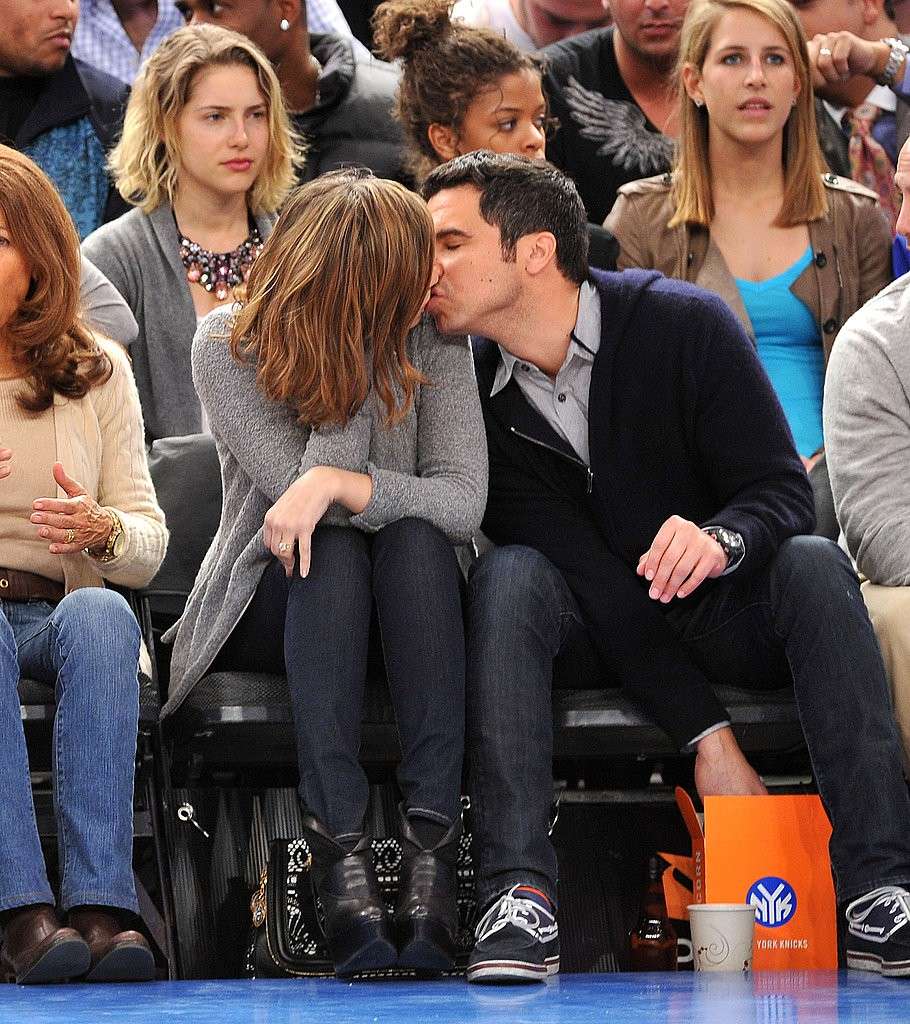Jessica Alba bacia il fidanzato