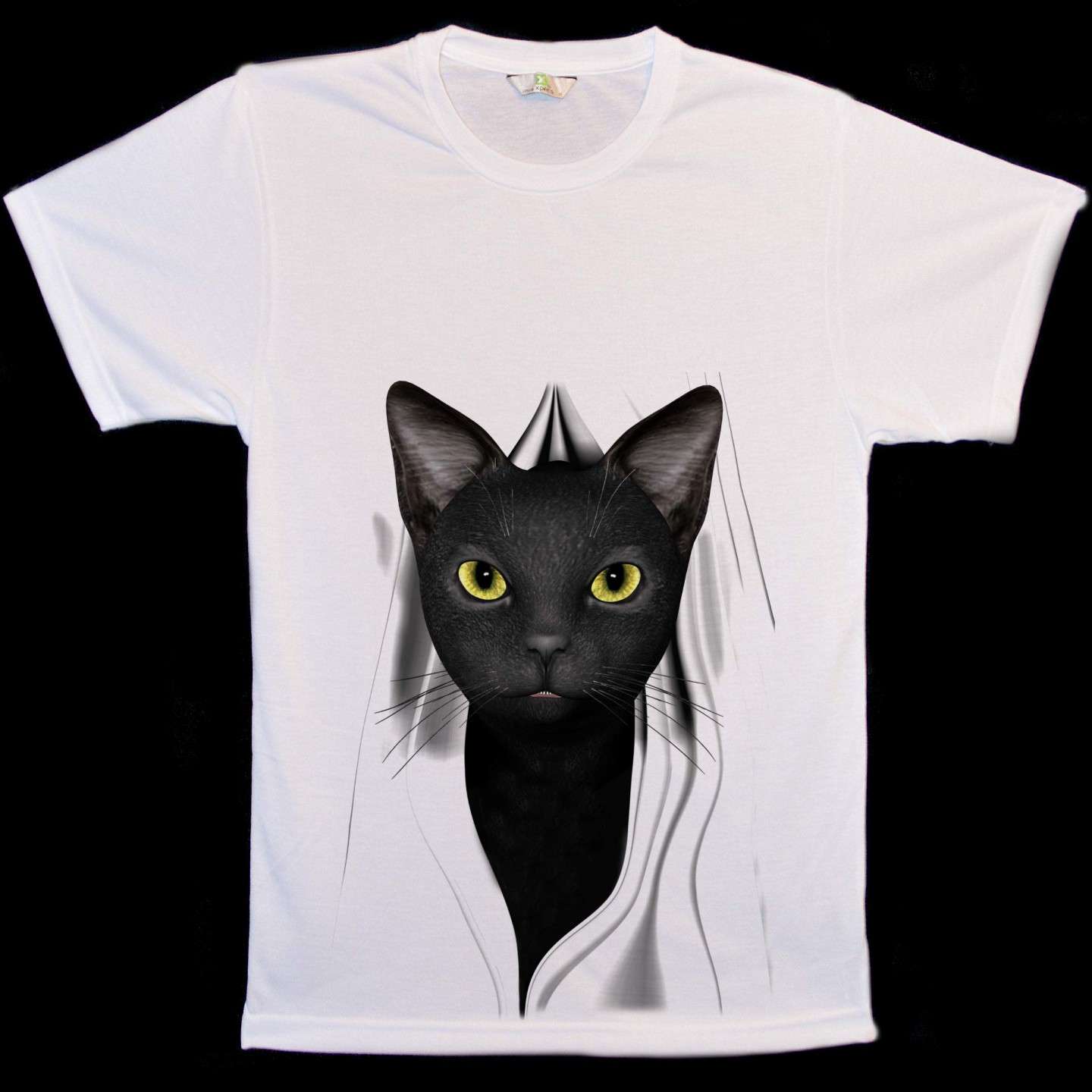 Gatto nero su t-shirt