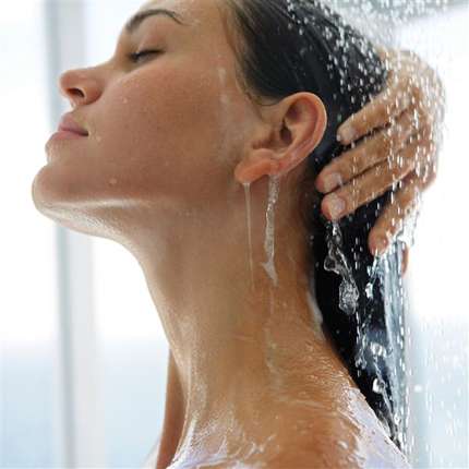 Come far durare l'abbronzatura - doccia