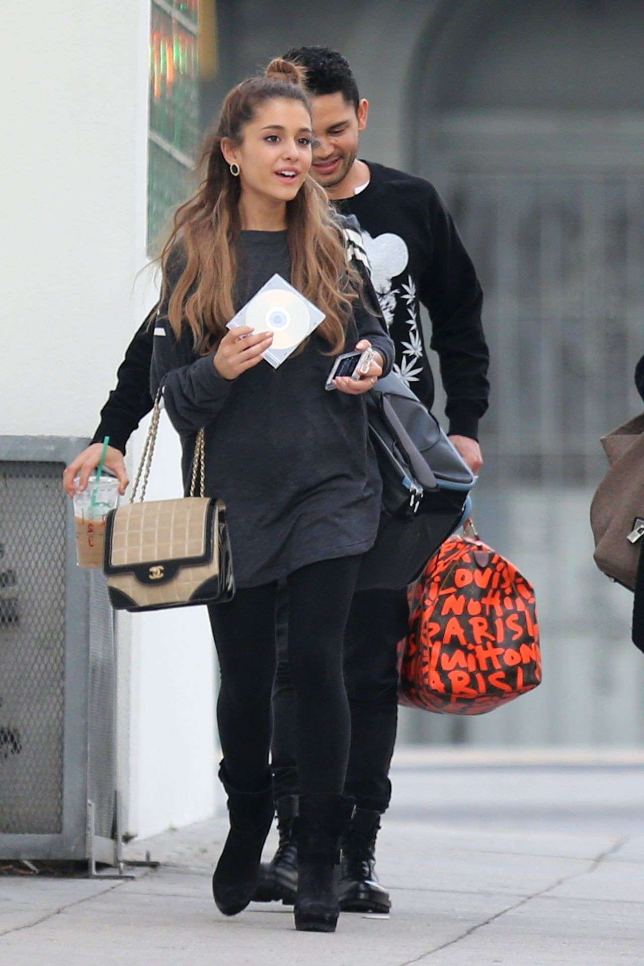 Ariana Grande fa shopping