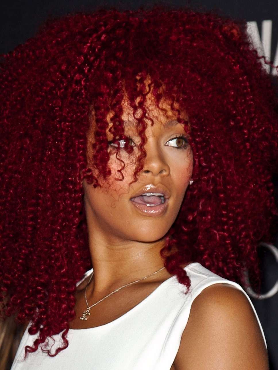 Rihanna ricci rossi