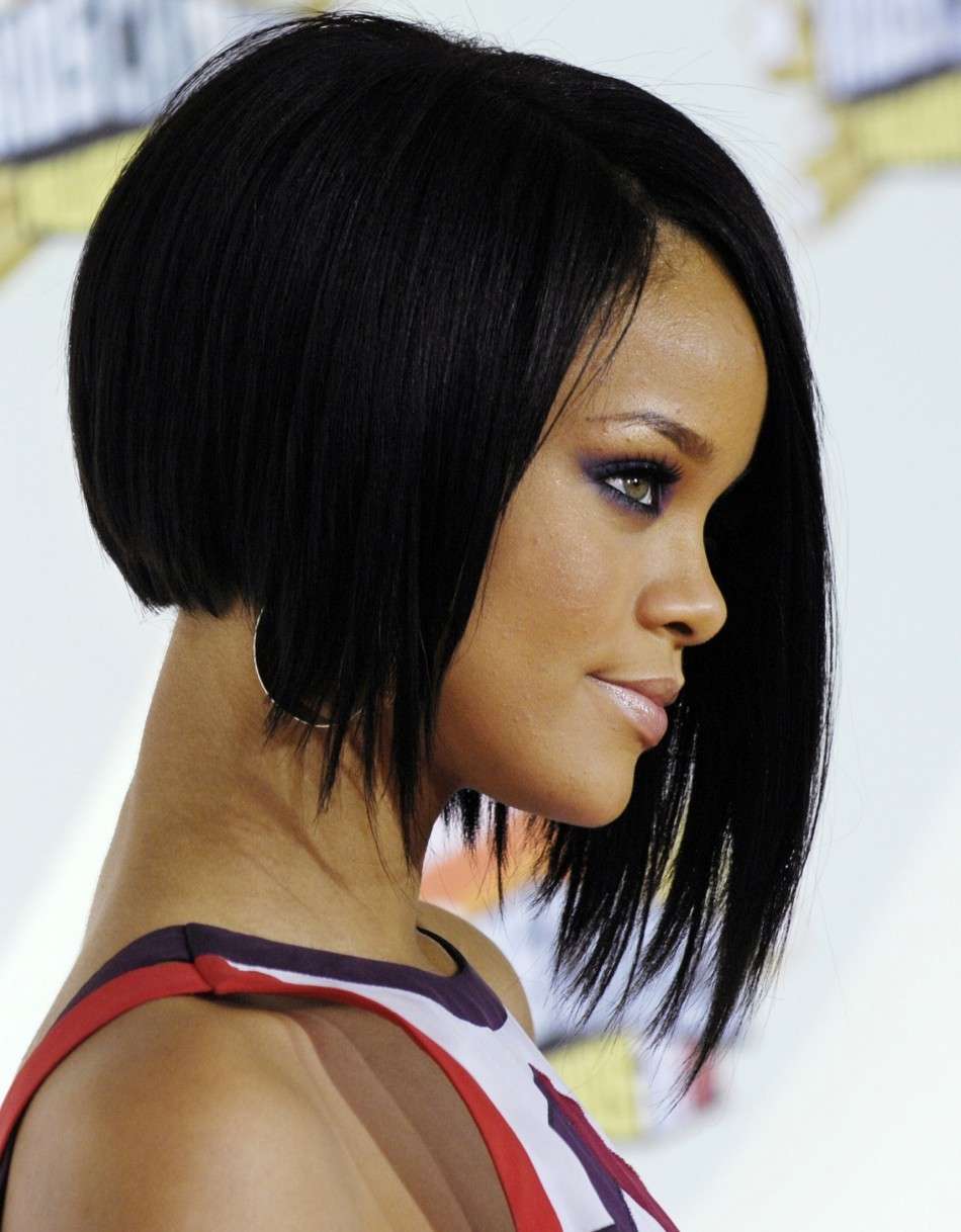 Rihanna ed il caschetto asimmetrico