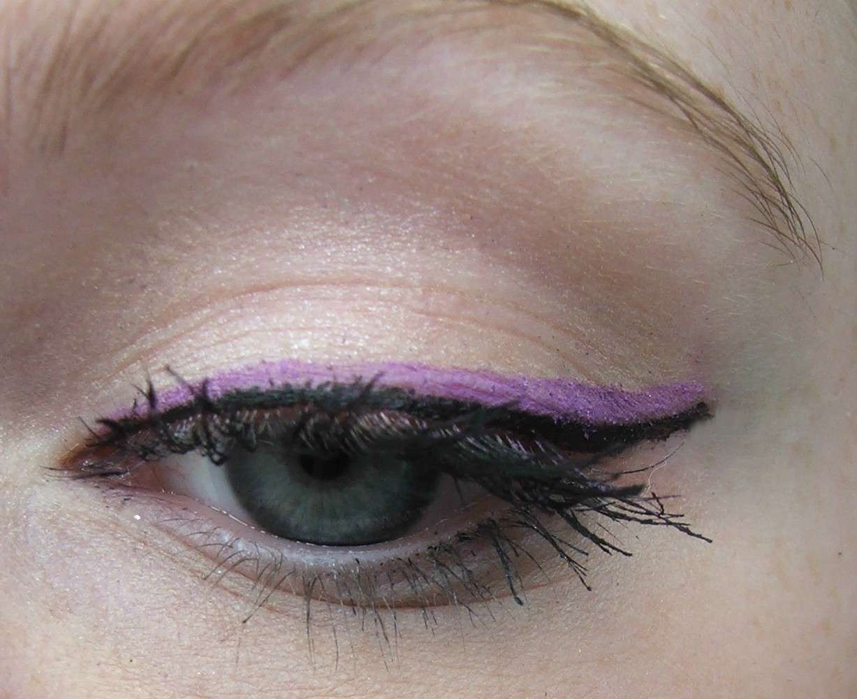 Eyeliner violetto
