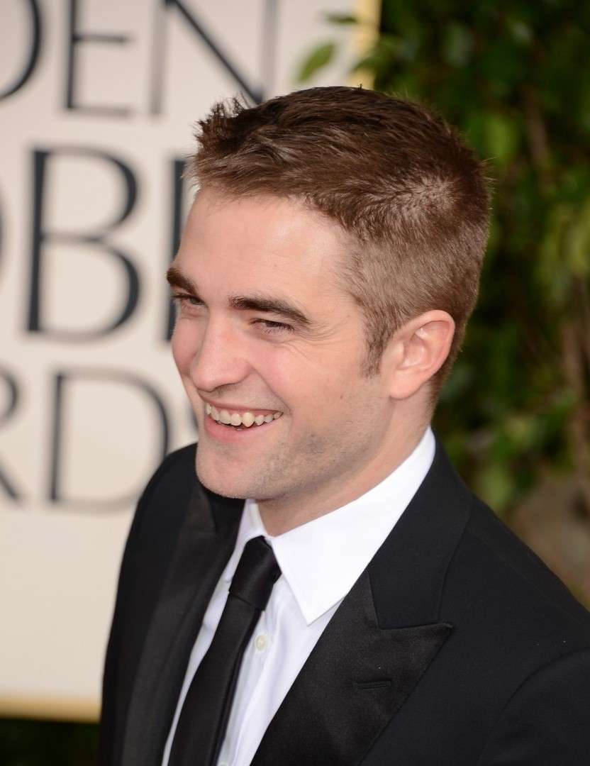 Short hair per Robert Pattinson