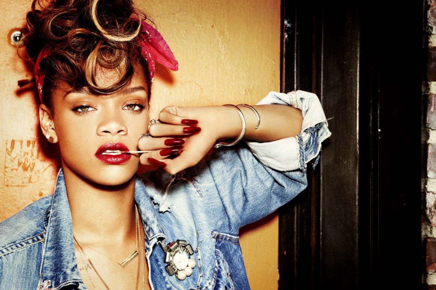 Rihanna rossetto