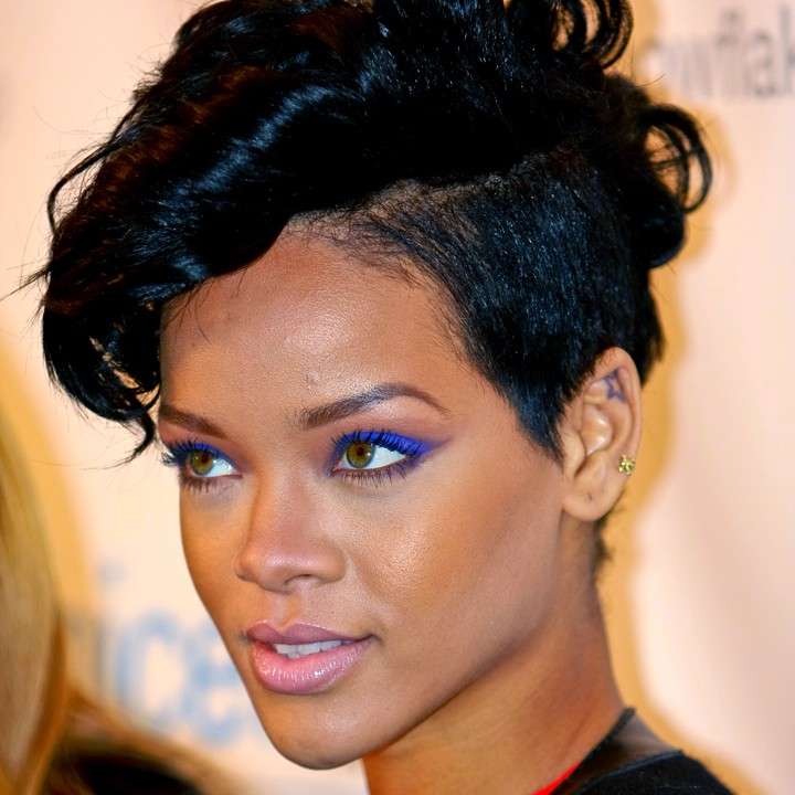 Rihanna eyeliner viola