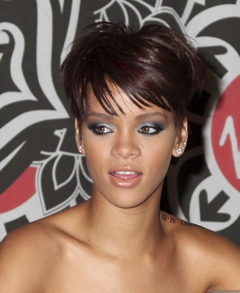 Rihanna ombretto grigio