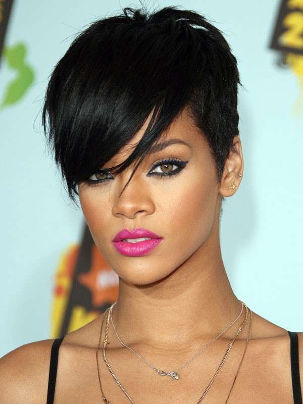 Rihanna rossetto rosa