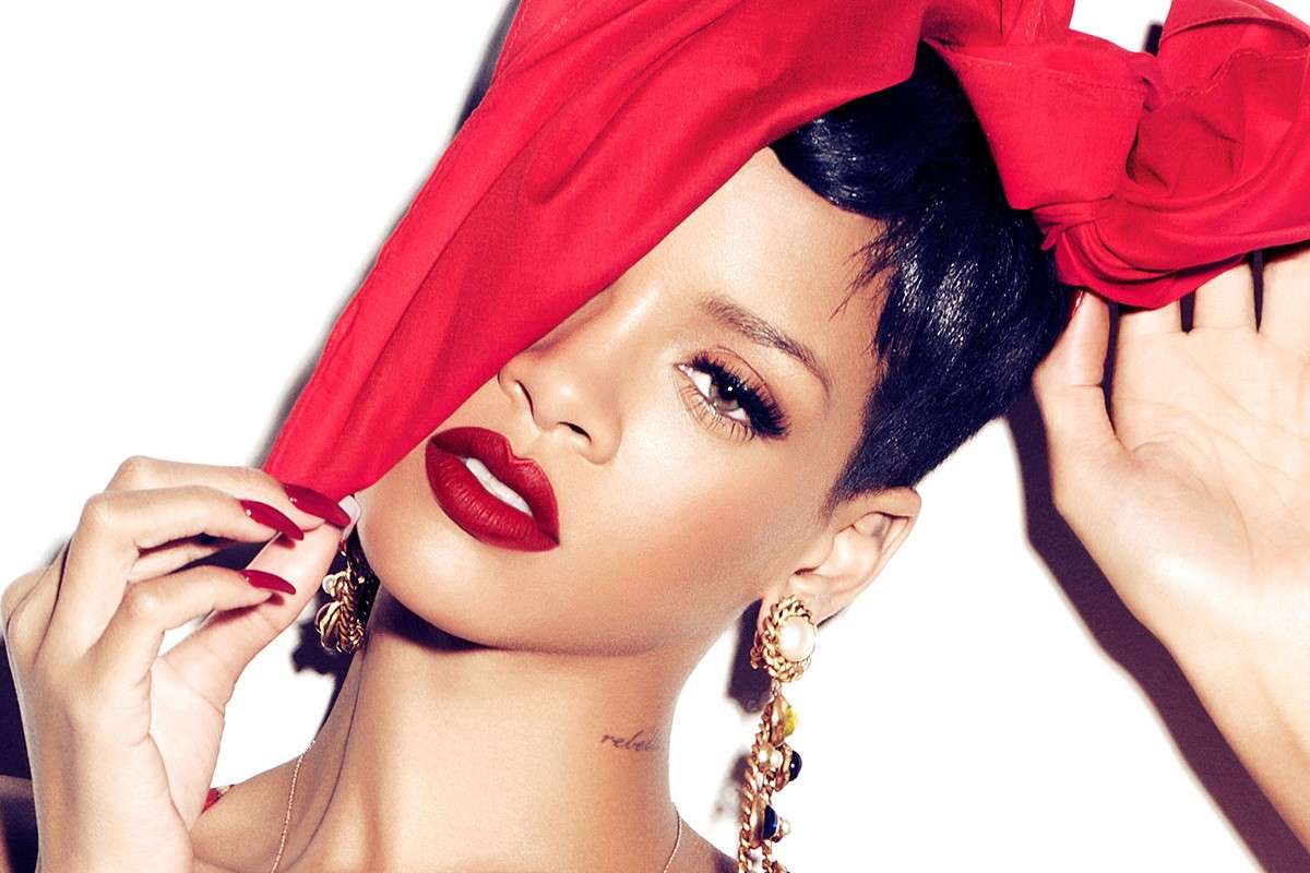 Rihanna in rosso