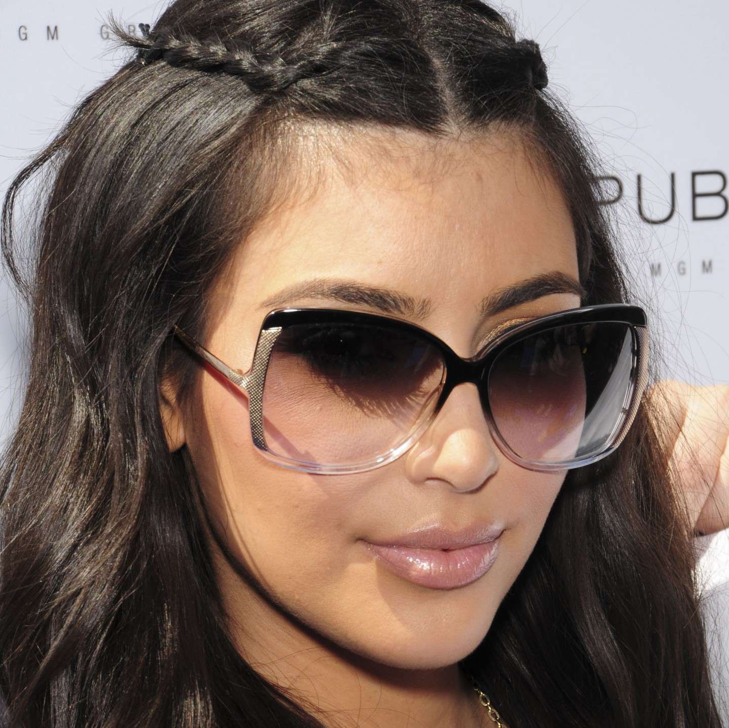 Kim Kardashain con occhiali oversize