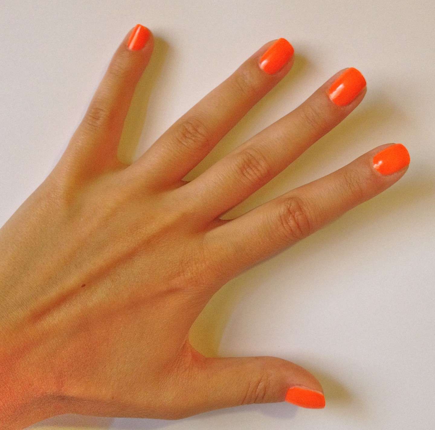 Nail art arancione neon