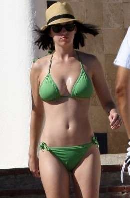 Katy Perry in bikini verde