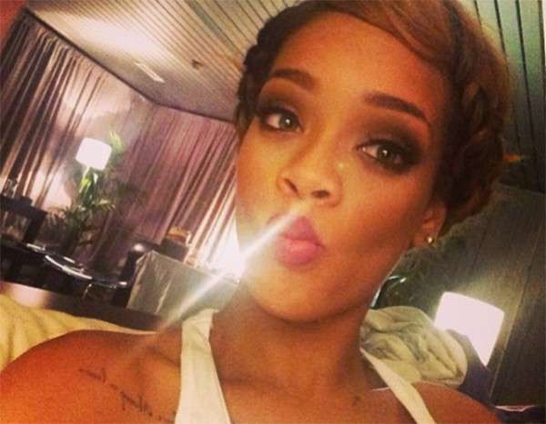 Rihanna selfie