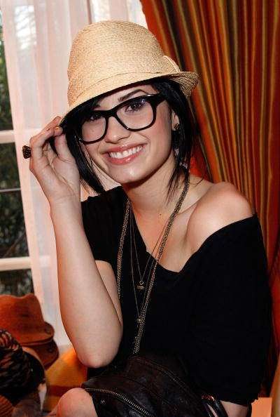 Occhiali e make up: Demi Lovato