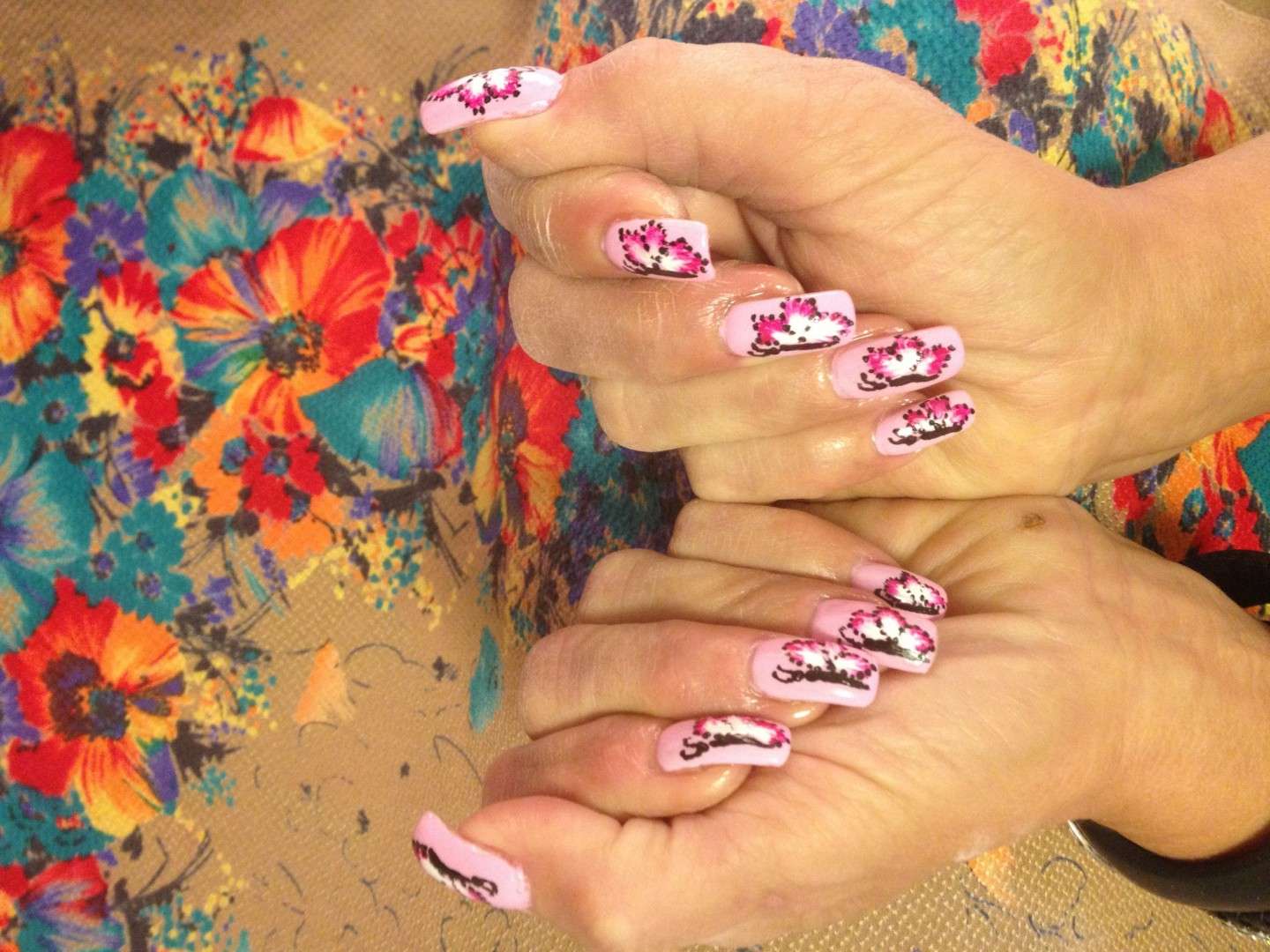 Nail art fiori: fiori rosa