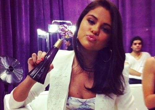 Selena Gomez con il suo profumo