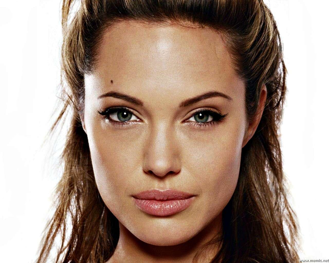Occhi grandi Angelina Jolie