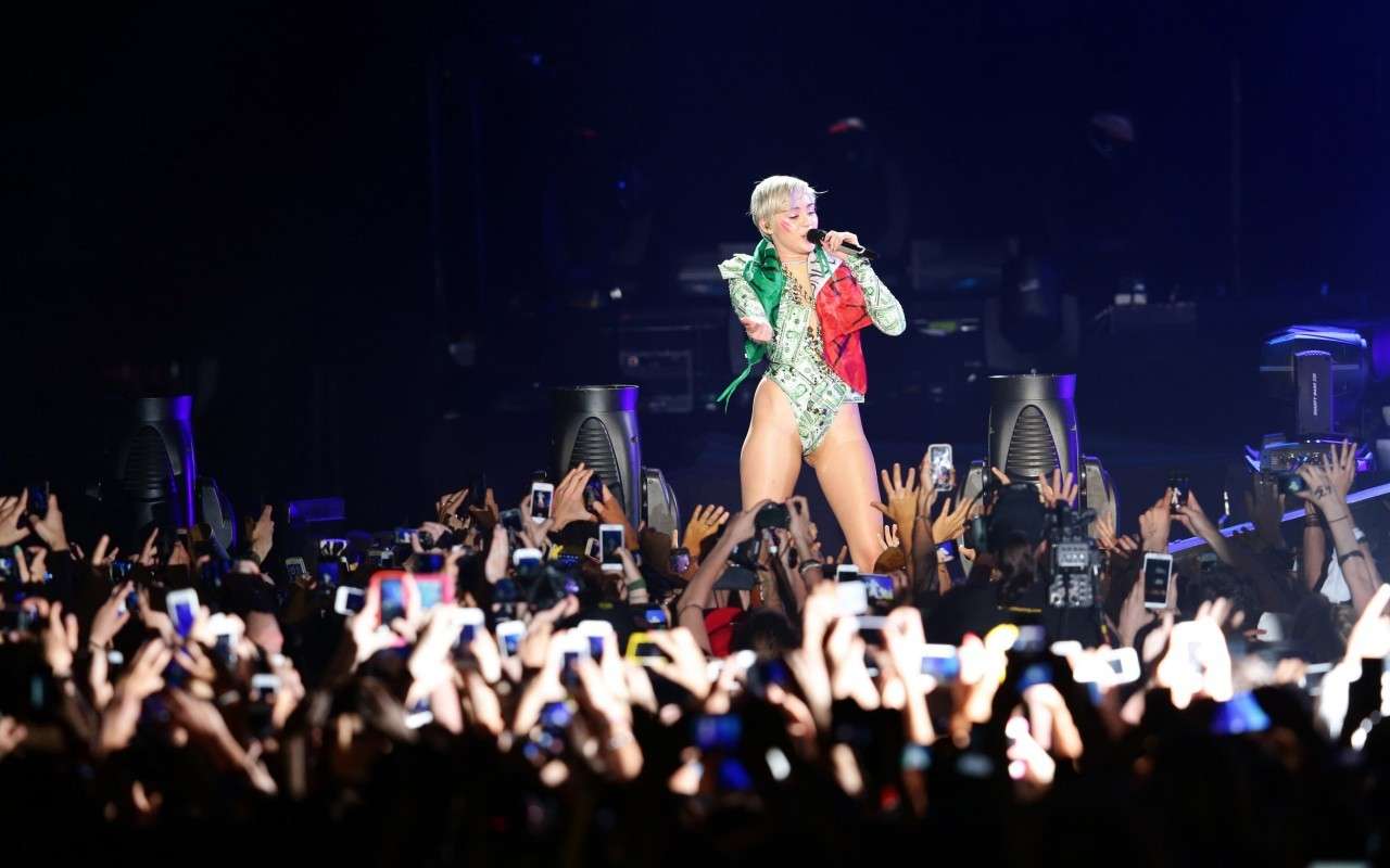 Miley Cyrus costume sgambato