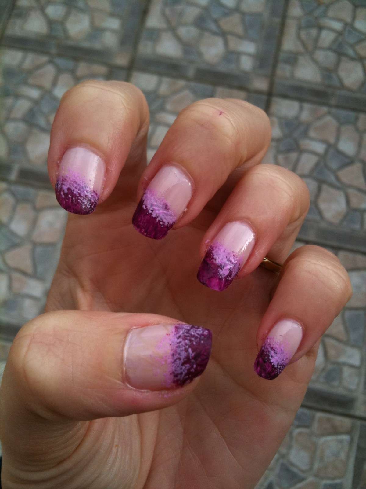 Nail art sfumata rosa viola