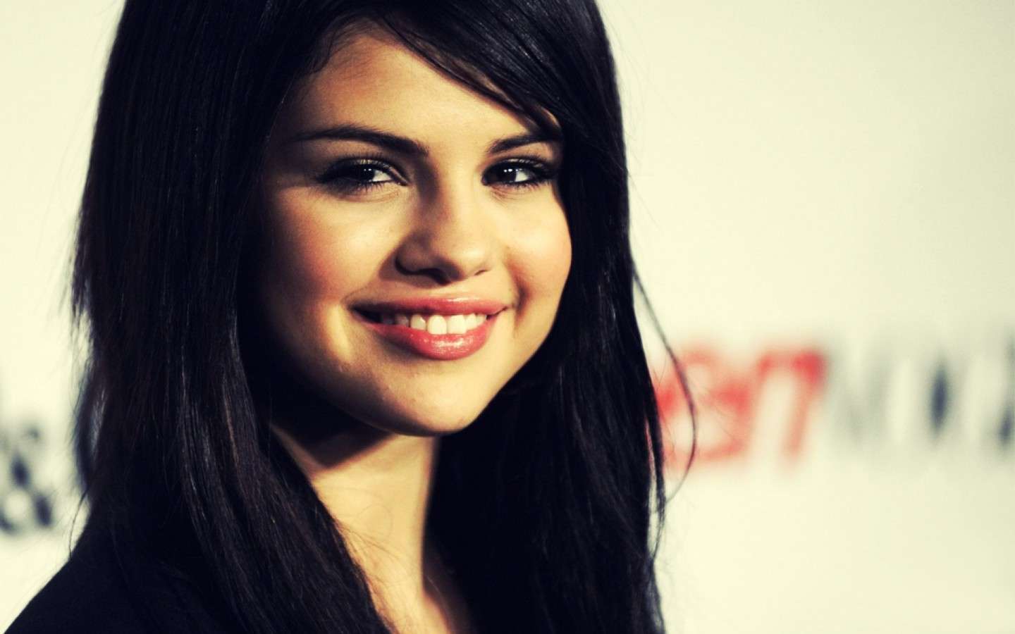 Selena Gomez dark eyes