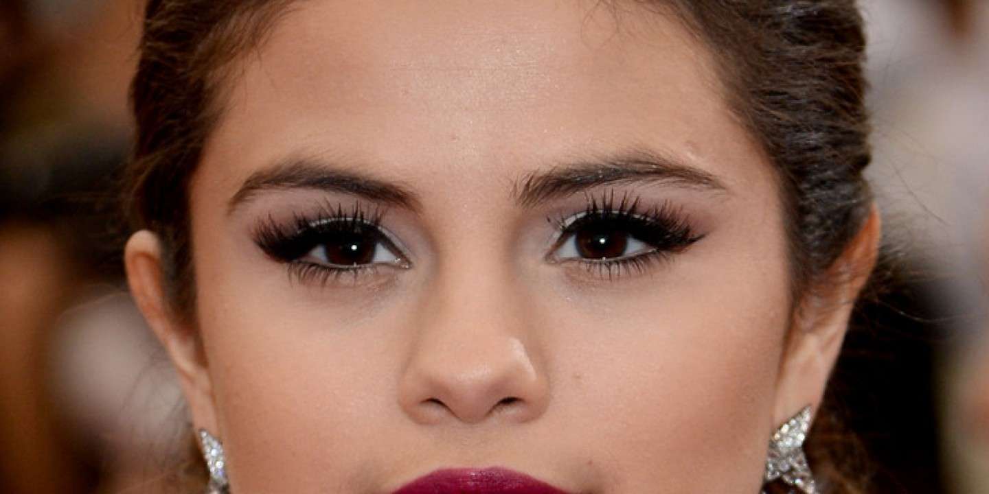Selena Gomez mascara