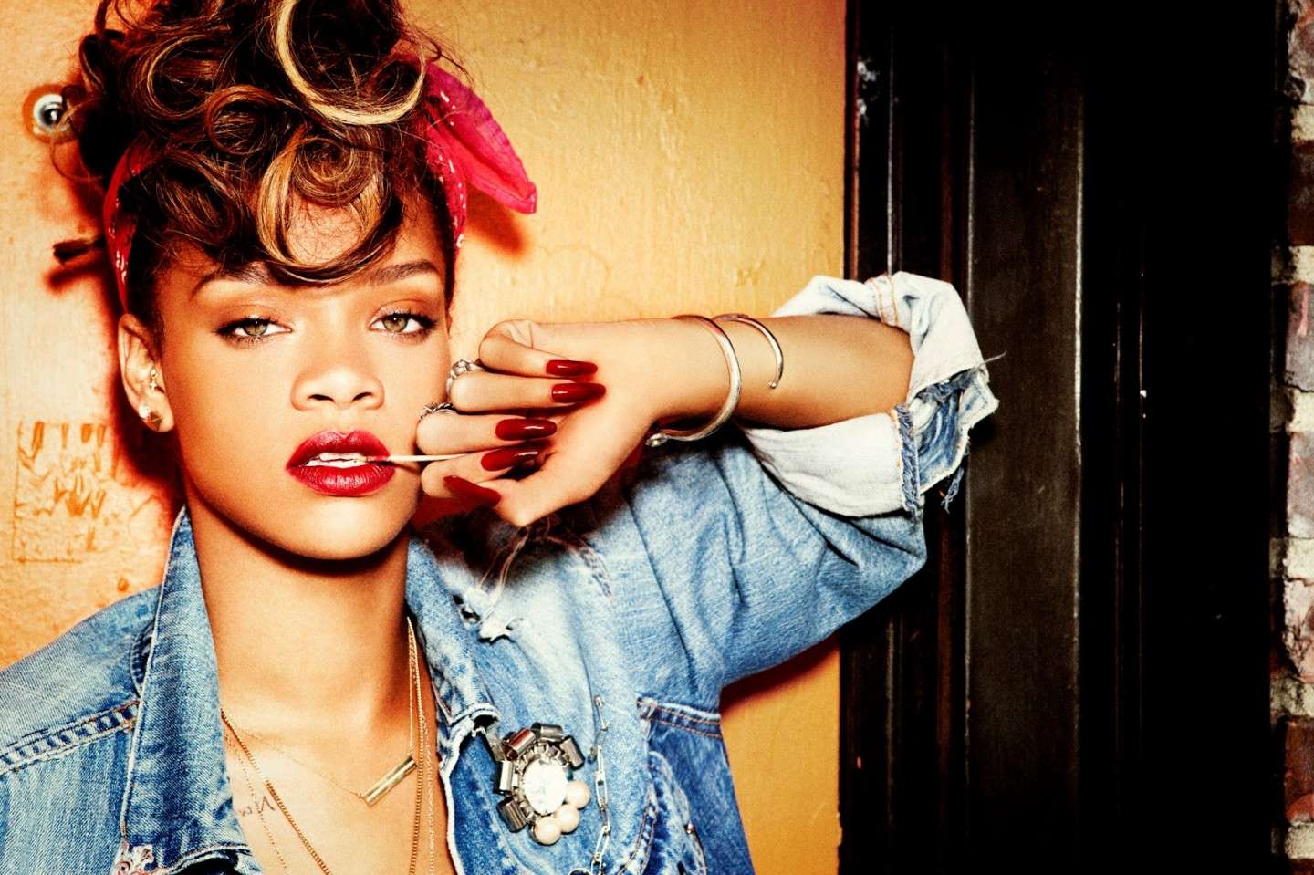 Rihanna nail rosse