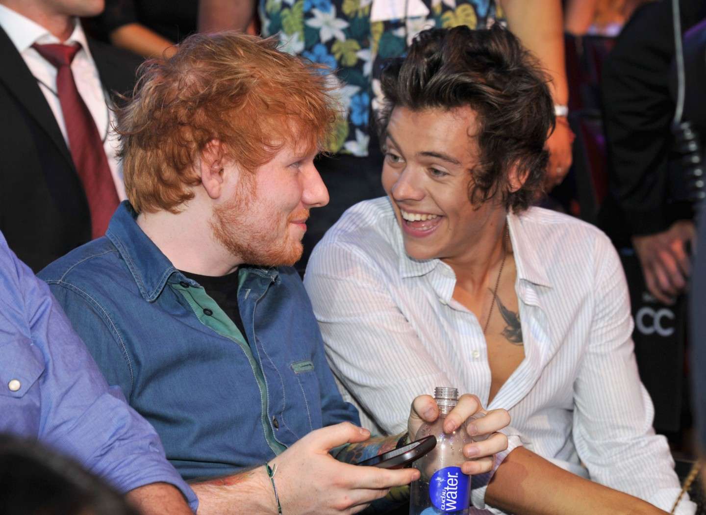 Harry Styles con un amico