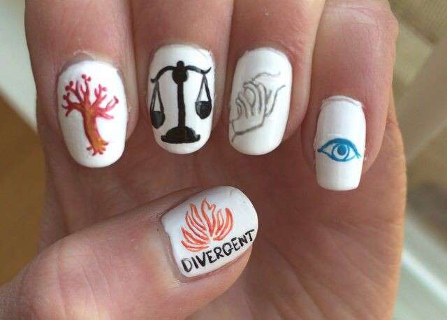La nail art di Divergent