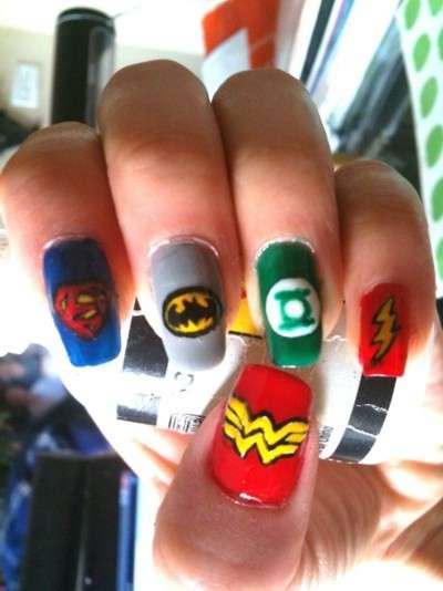 Le nail art dei supereroi