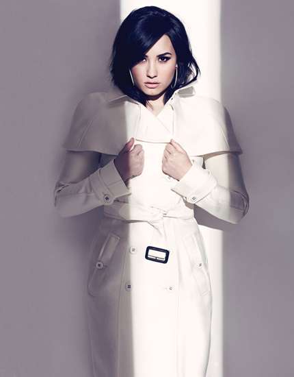 Demi Lovato trench