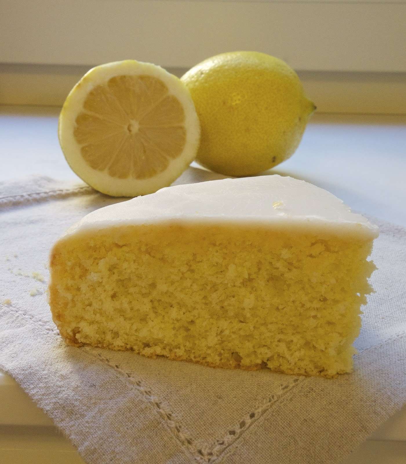 Torta con glassa al limone