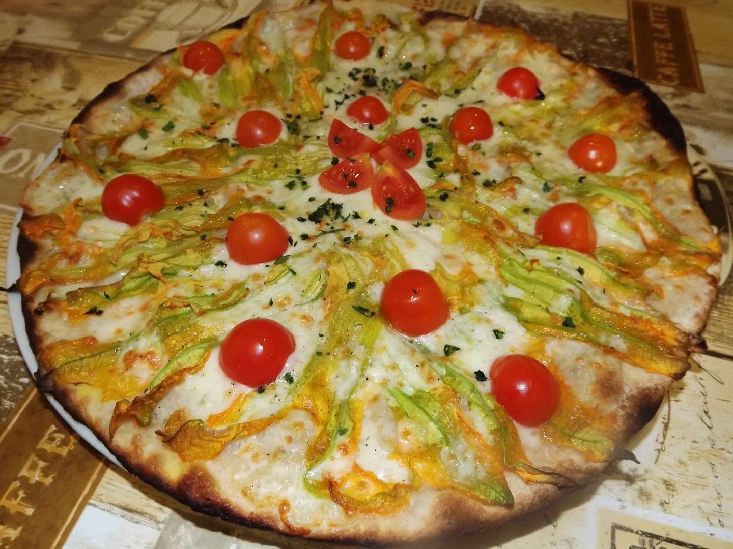 Pizza bianca con pomodorini