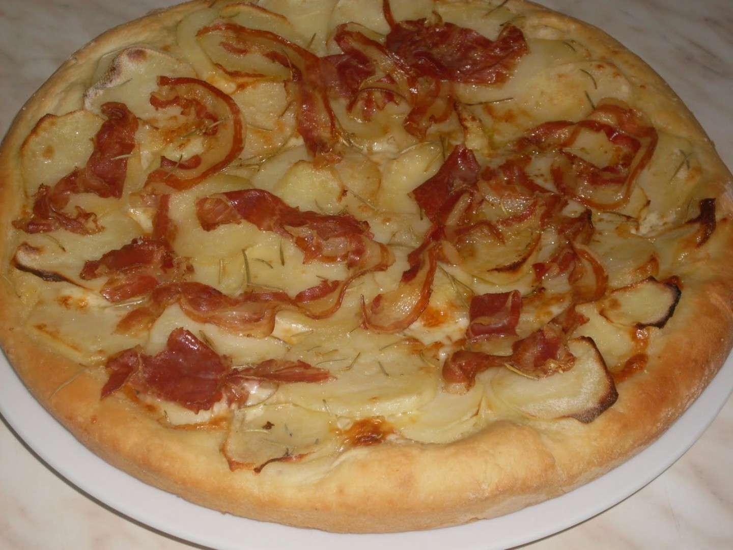 Pizza con bacon