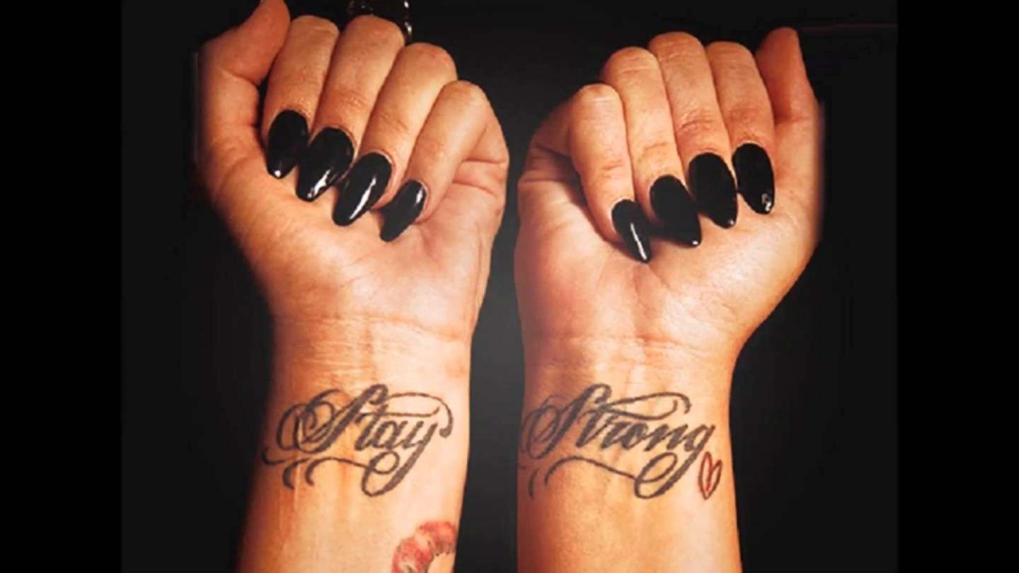 Stay strong, scritta tatuata di Demi Lovato