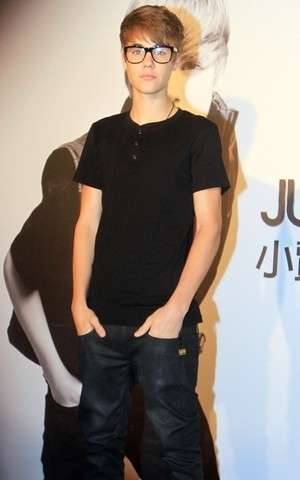 Justin Bieber con gli occhiali