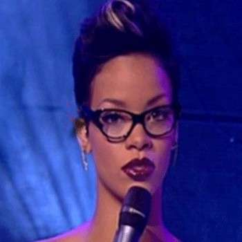 Rihanna con gli occhiali