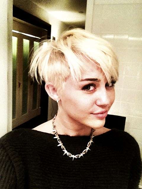 Miley Cyrus con frangia laterale
