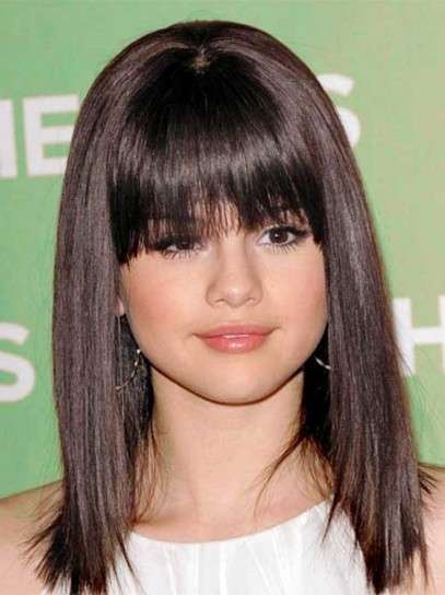 Selena Gomez con frangia liscia