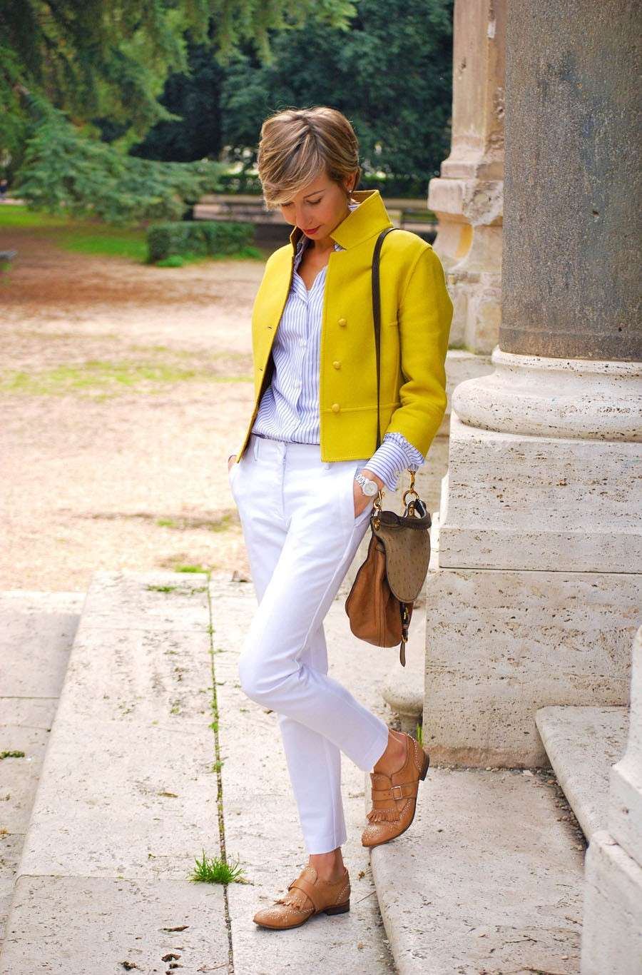 Francesine beige con pantalone bianco