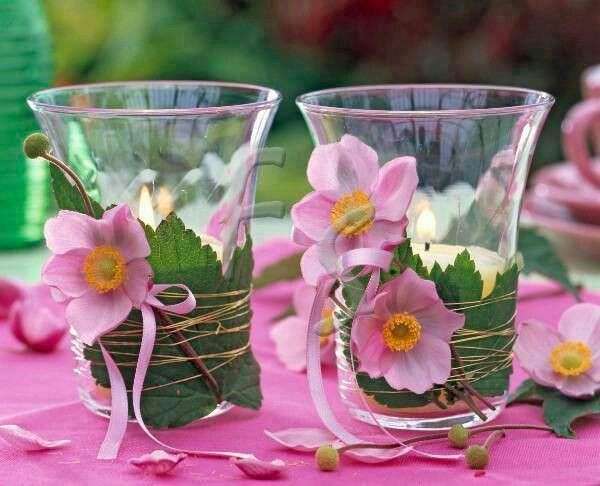 Bicchieri decorati con fiori di stoffa