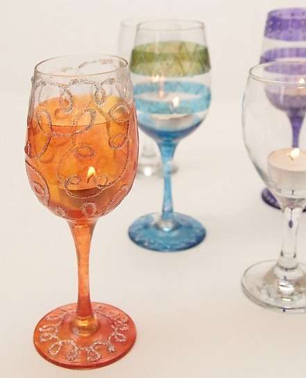 Bicchieri colorati con decorazioni