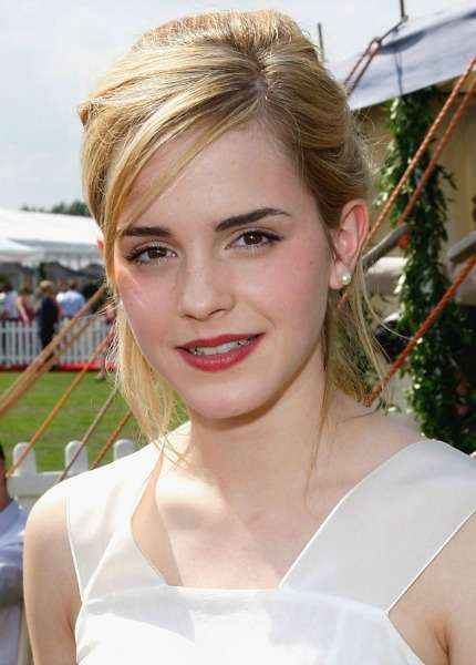 Emma Watson cambia colore di capelli