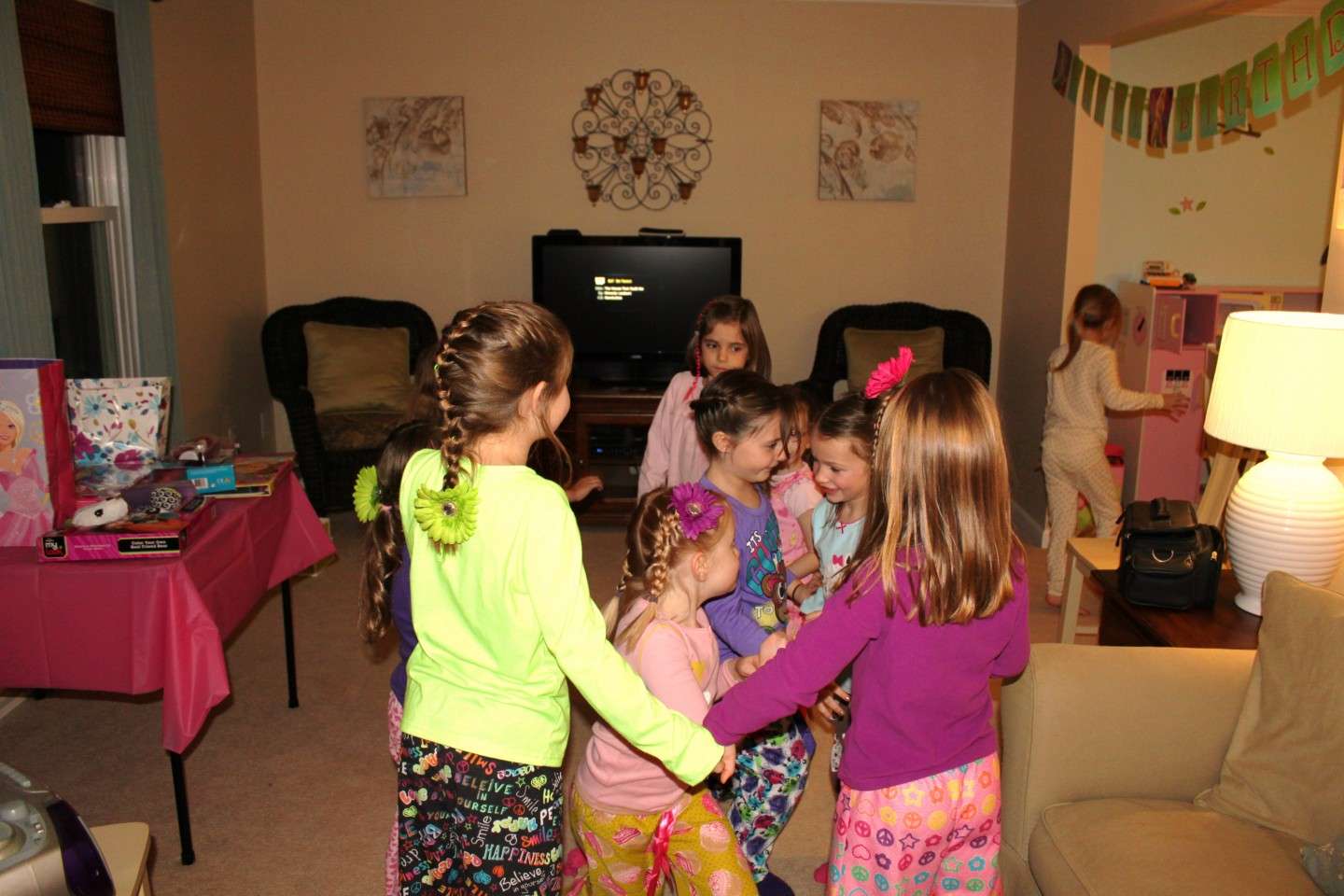 Giochi per bambini durante un pigiama party