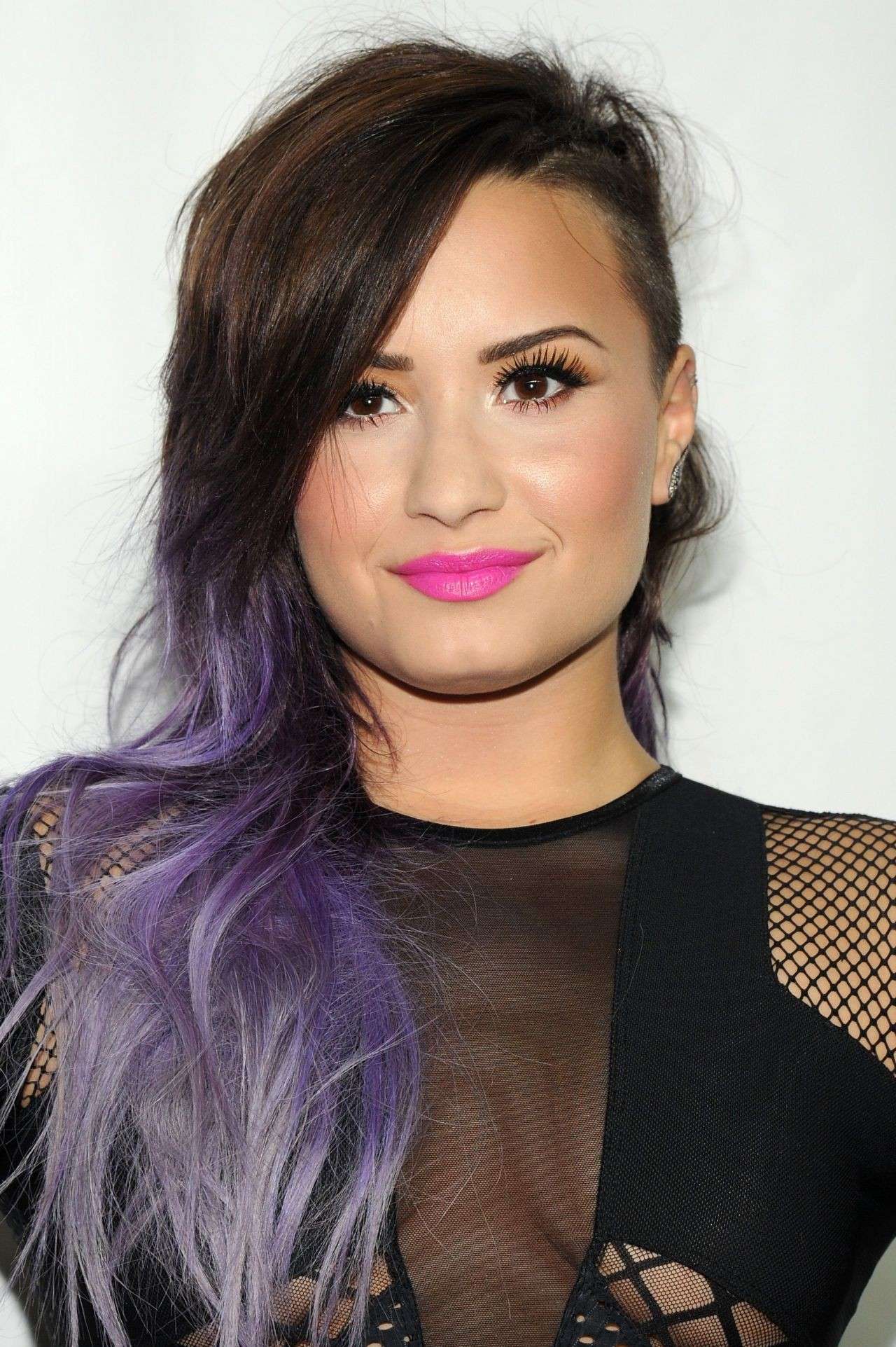 Demi Lovato con i capelli viola