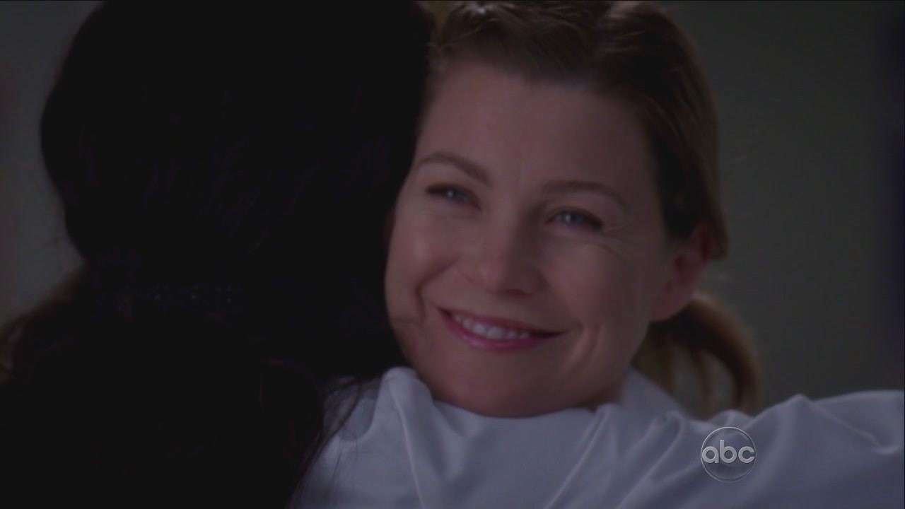 Abbraccio tra Meredith e Cristina