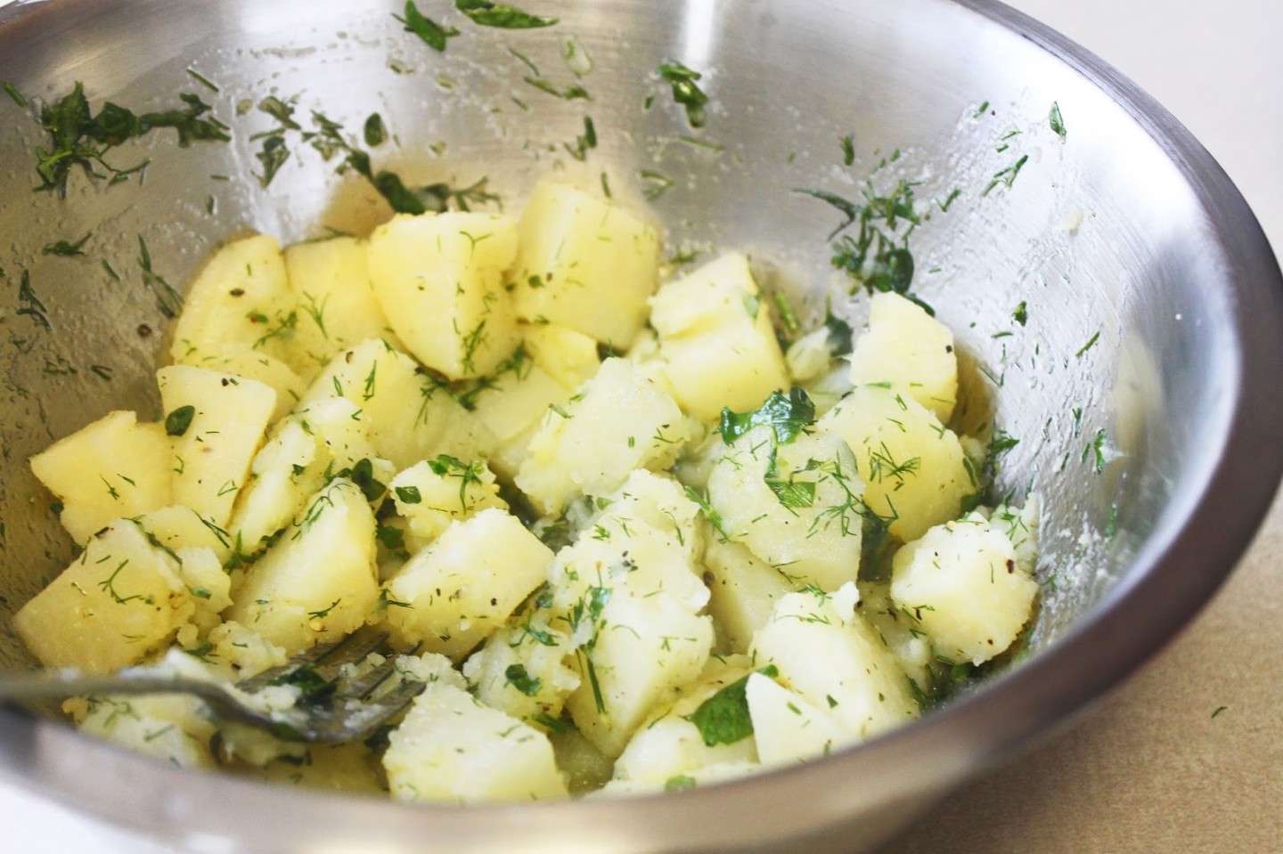 Ricetta per un pic nic: insalata di patate ed erbe