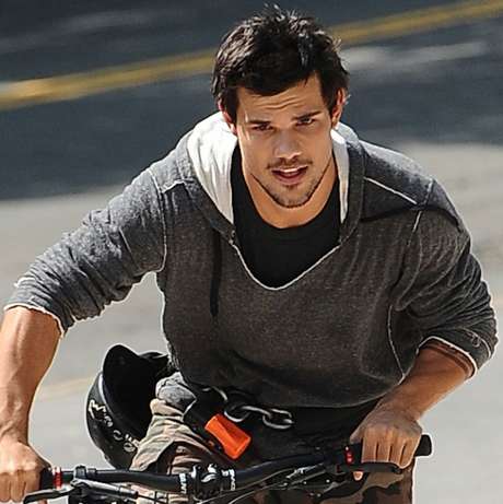 Taylor Lautner bici