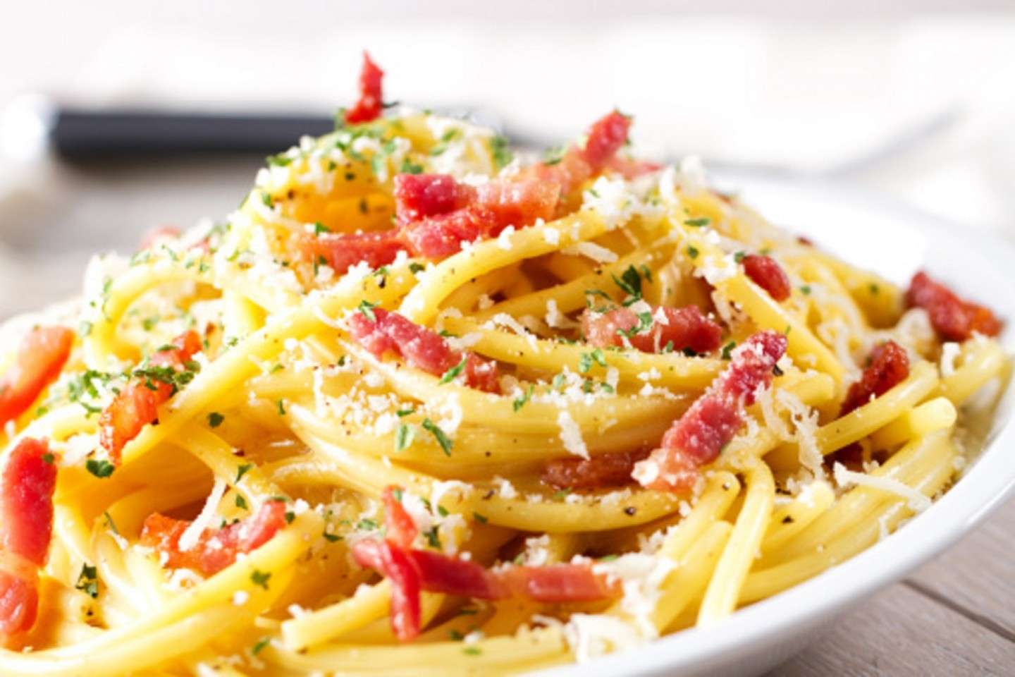 Spaghetti alla carbonara ideali per un pranzo in compagnia